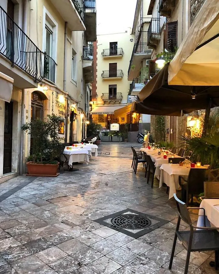 منزل للإقامة تاورمينا Villa Le Petit Paradis