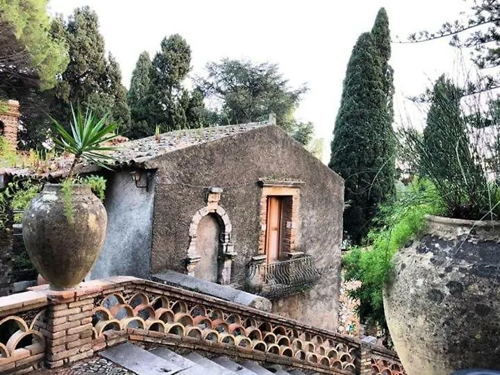 منزل للإقامة تاورمينا Villa Le Petit Paradis