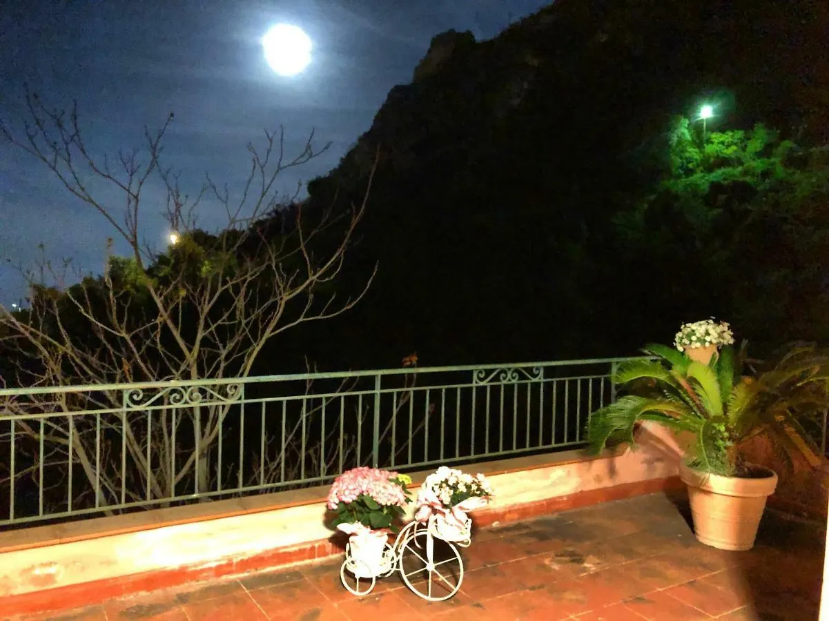 تاورمينا Villa Le Petit Paradis منزل للإقامة